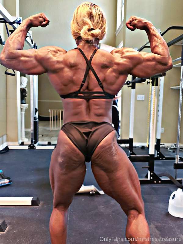 Tried to get in some early posing still not a strong suit bu.. 1