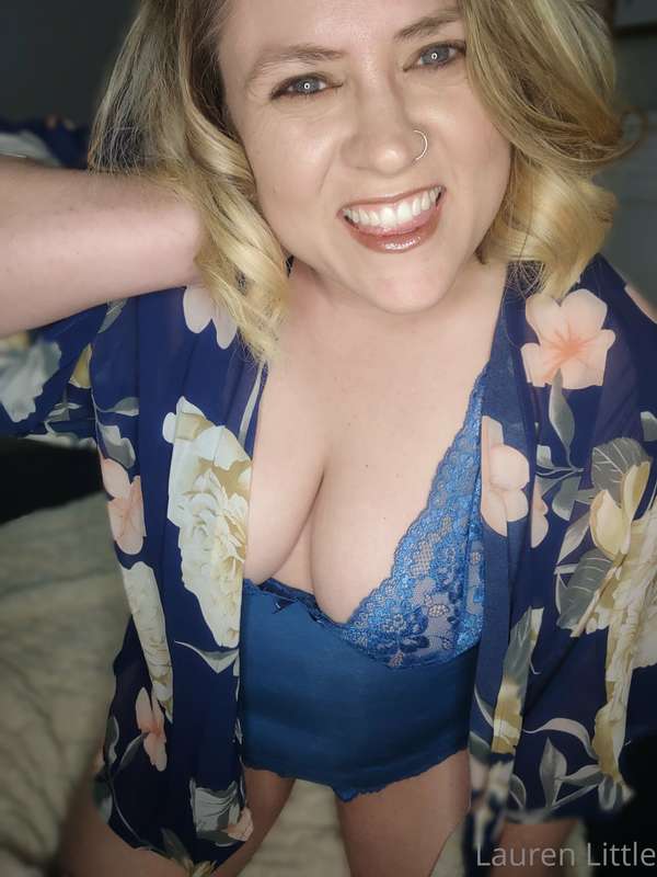 Blue 💙 to match my blue eyes. Peep inside.