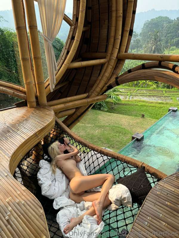 Imagine waking up in Bali to the best view.. I want to have .. 4