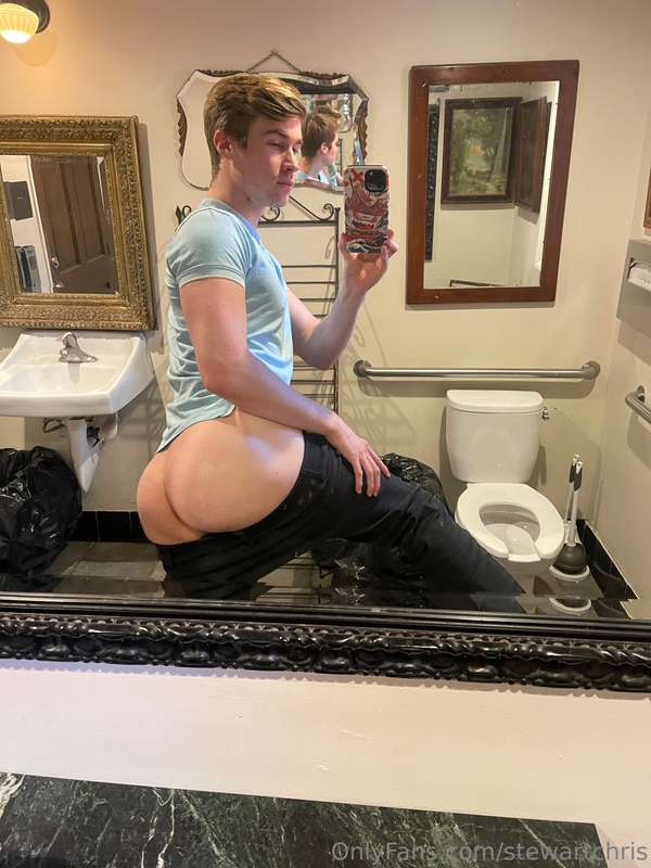 Quickie Restroom pics while waiting for food 😉 10