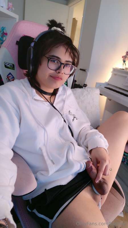 does anyone wanna sit in a discord call and talk about our l.. 21