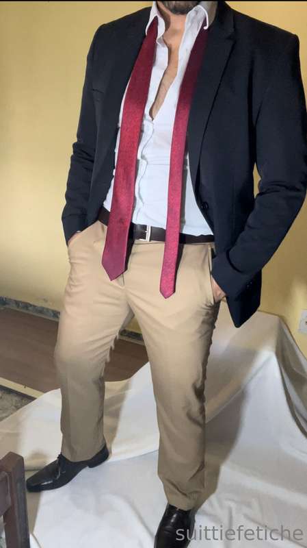Cada vez me dá mais vontade de vestir roupa social. Gozo fác.. 8