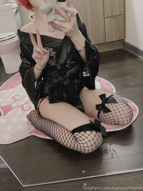 this fit is hot asf man. Friends/IRLs plz don't buy. thank y..