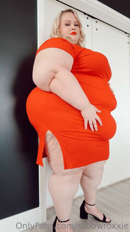 I put on my tightest red dress for you ❤️ I love the way it .. 26
