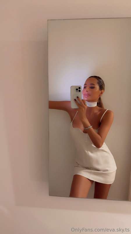 I know you’ve been thinking about me 💋 Want a little treat? ..