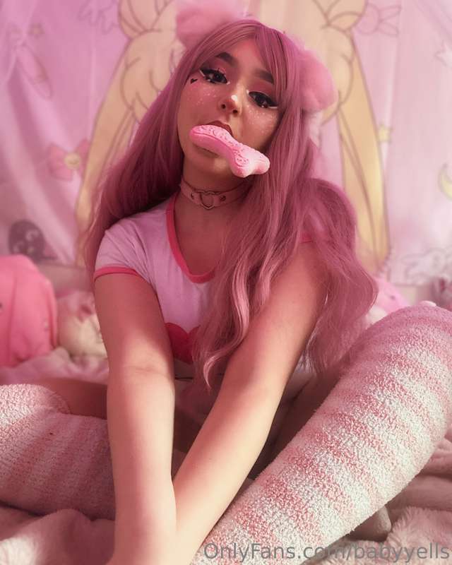 you can put anything in my mouth 😋 2