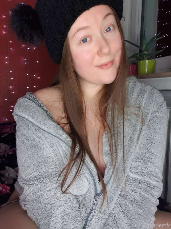 I just sent out some dildo playing pics I took tonight for t..