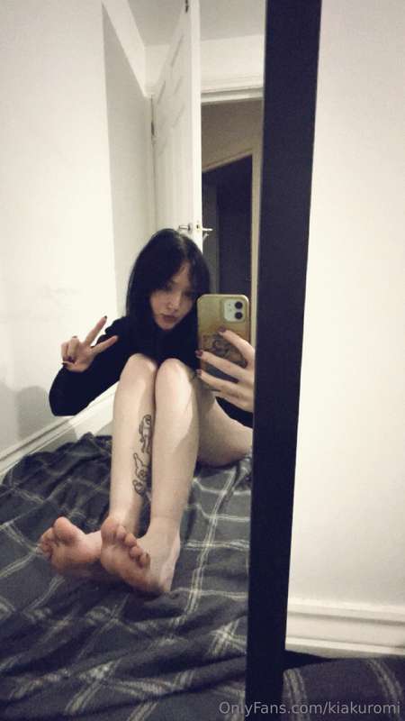 Scroll for more nude ness and a video of me playing w my pus..
