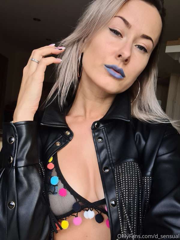 The bad bitch is sayin' - tip me $1,50 and I will send you a..