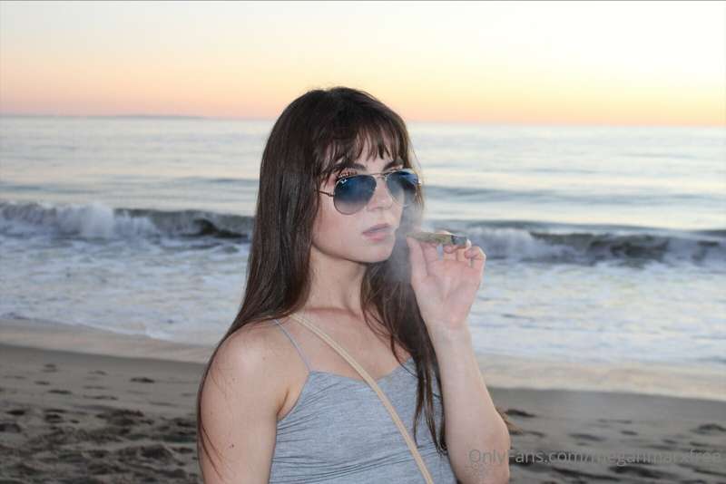 Do you like stoner girls?