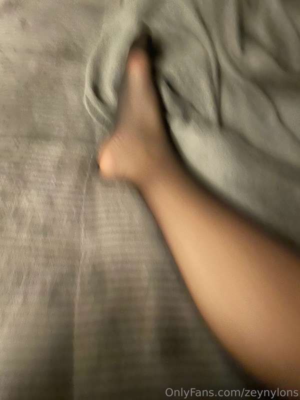 Ich lieg hier auf der Couch, nur eine schwarze Nylon an – da.. 3