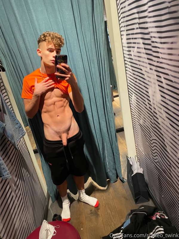 fitting on new clothes in the changing room 🙈
