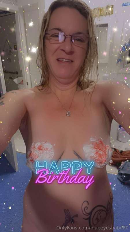 🧁 Got you a sweet treat for MY birthday Come lick me clean 😉