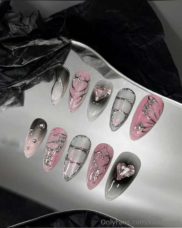 Hey simps!! Help me pay for these pretty pls <3