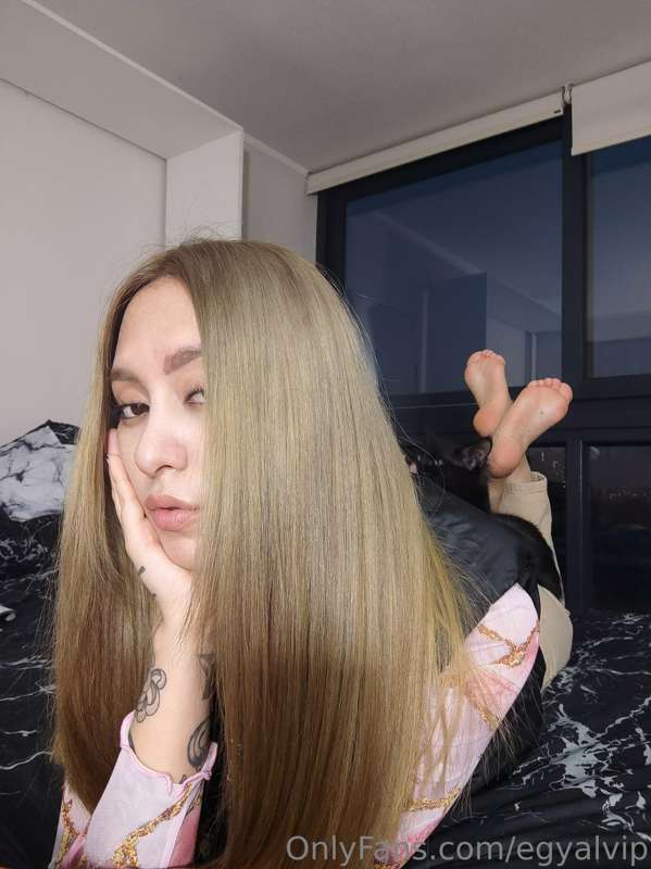 Today: first blonde set 🩷
Tomorrow : oiled feet or dirty swe.. 6
