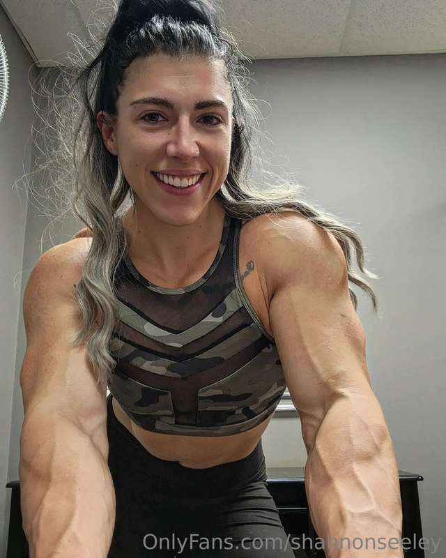 My thick juicy forearms for you. IG saw this one>>> you get ..