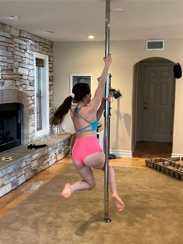 Can’t contain it any longer: girly got a pole 🤠Idk if I’ve t..