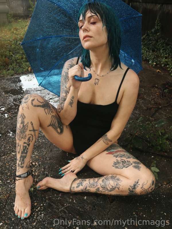 I'm the type of gf that would make you dance in the rain wit.. 2