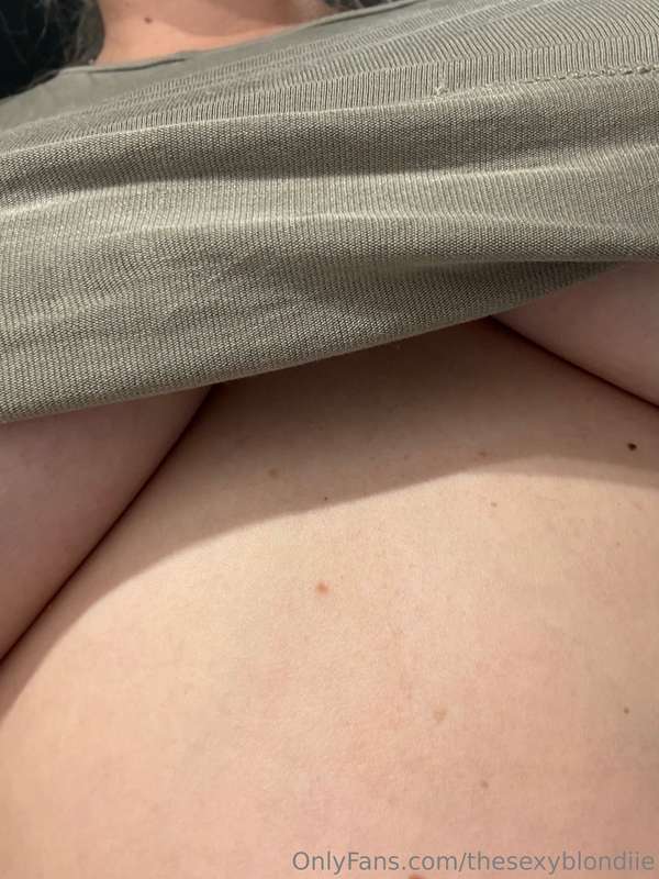 Underboobs 😙