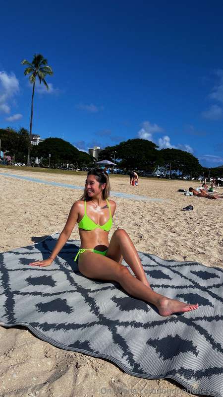 Fr missing the beach! Ughhh! I need the sun, or somebody's s..