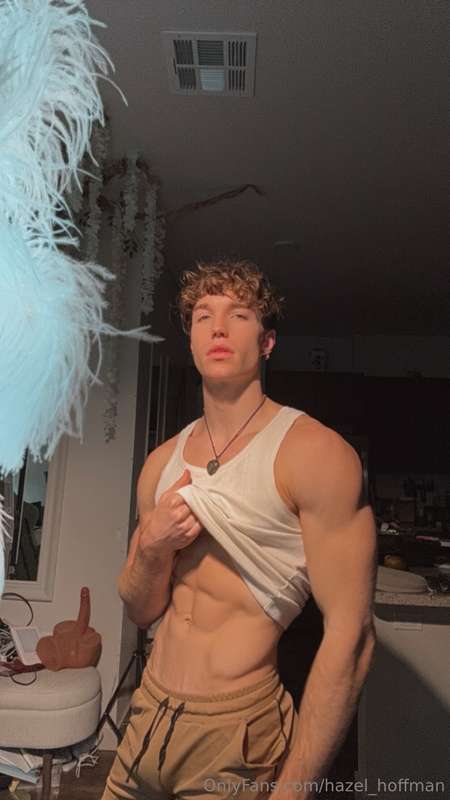 come lick my abs before i put a load in you. 💦