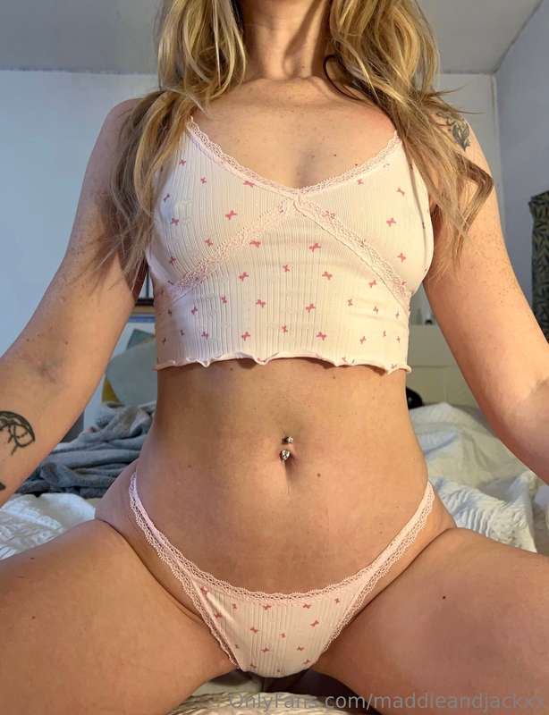 How cute is this set 😍 I think they’re pyjamas?? Not winter ..