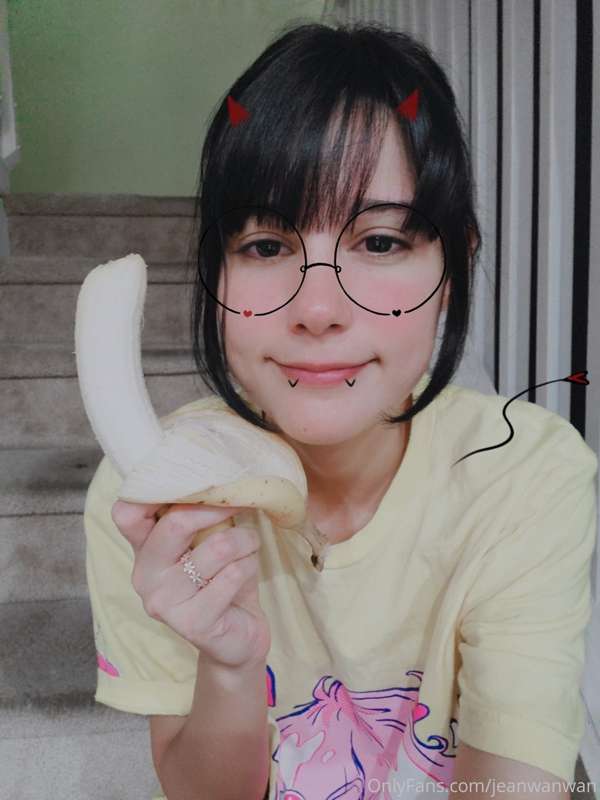 Hi
Just me
Eating a banana
And blushing
For idk what reason
..