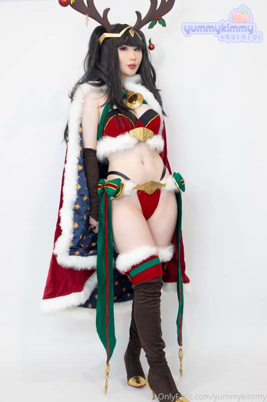 Here's some photos from my long awaited Winter Tharja photos..