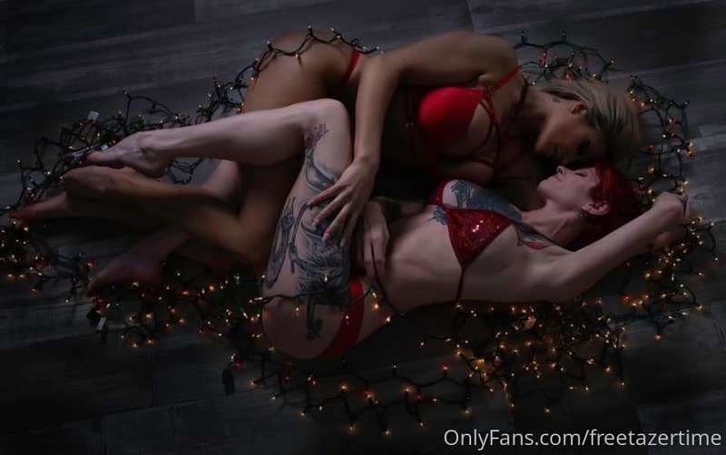 Merry Christmas from 2 of my favorite boss bitches @ravenkal..
