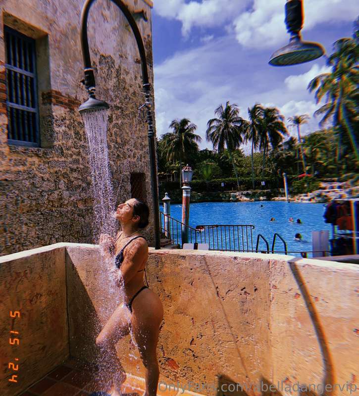 make me your wallpaper <3