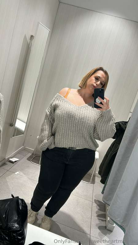 Come shopping with me hahaha ! Wanna guess what i bought ? 9