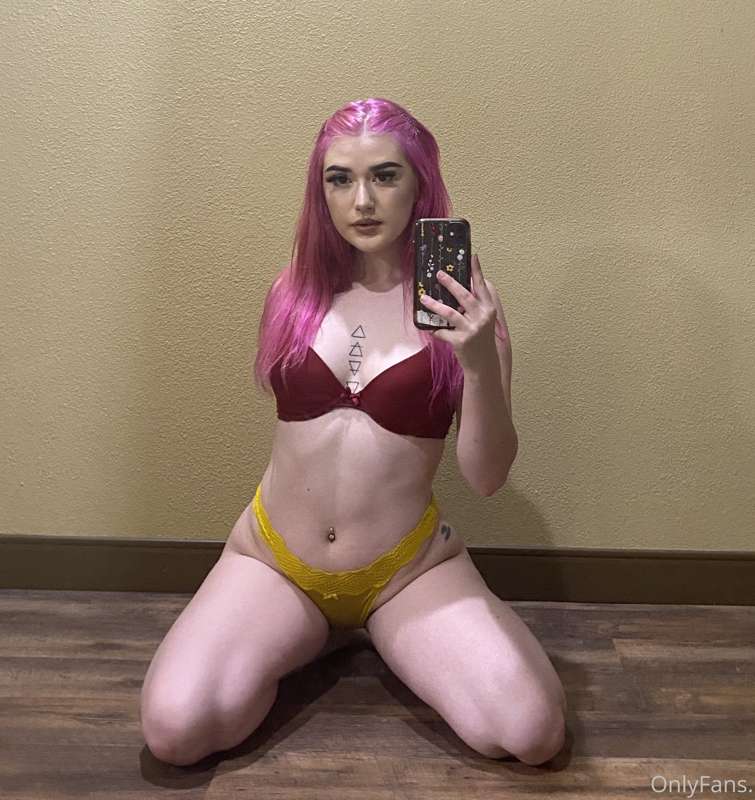 full body mirror nudes hit *different* 2