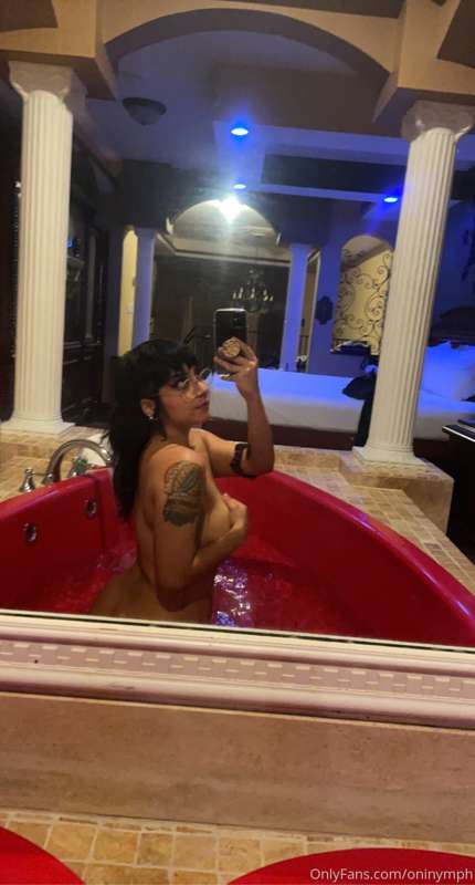 It’s bath time, come join me 😚
