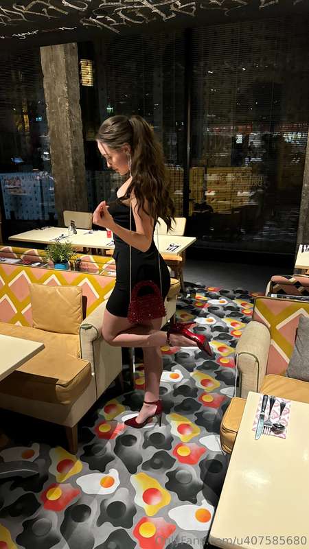 Heels definitely suit girls!👠✨ There’s nothing that highligh..
