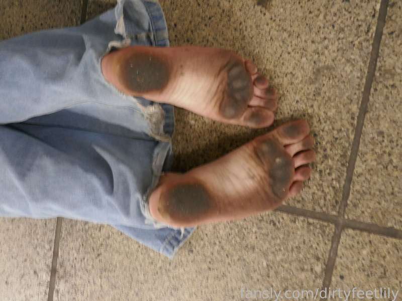 Dirtyfeetlily - Fansly - 28 Mar, 2025