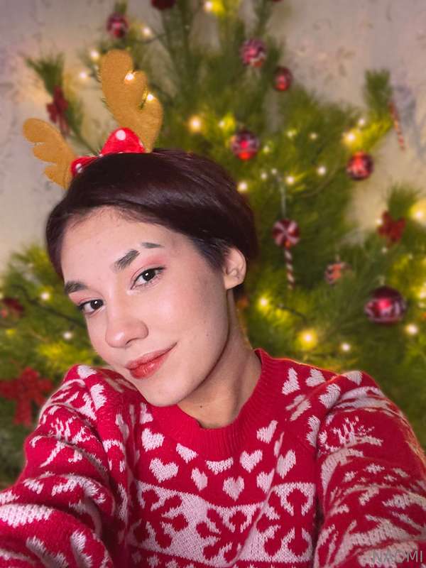 Others go for glitter, but I chose antlers to be special… ju..