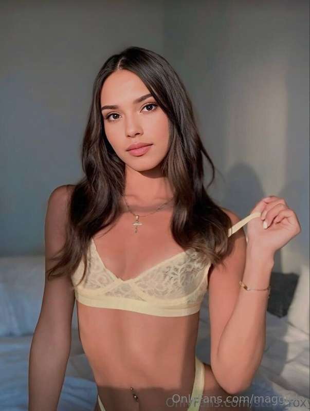 ✨She's ready for your dick @starr_roxy✨I heard you love filt..