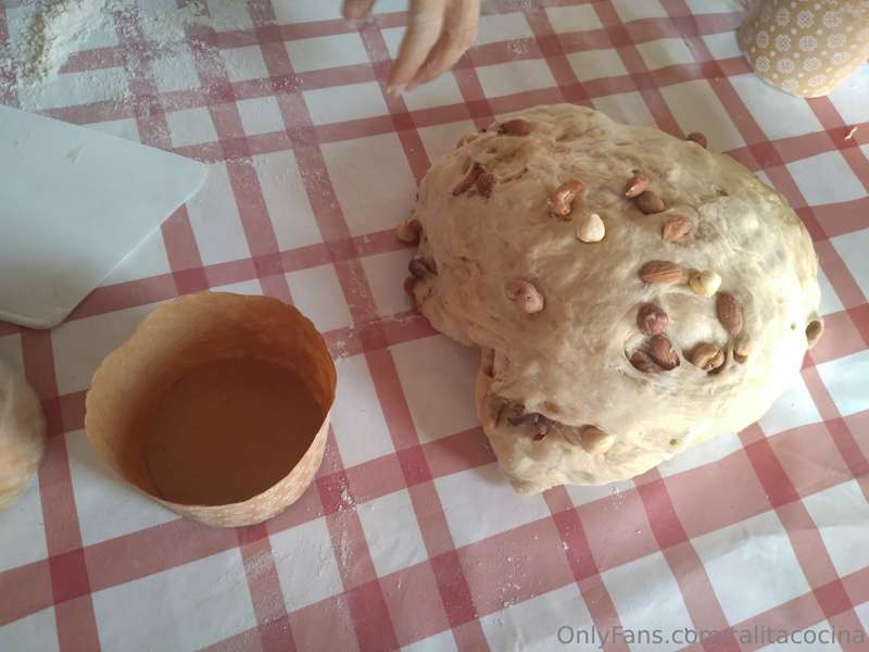 El bollo duplicó el volumen ahora mira cómo agregar los frut.. 14