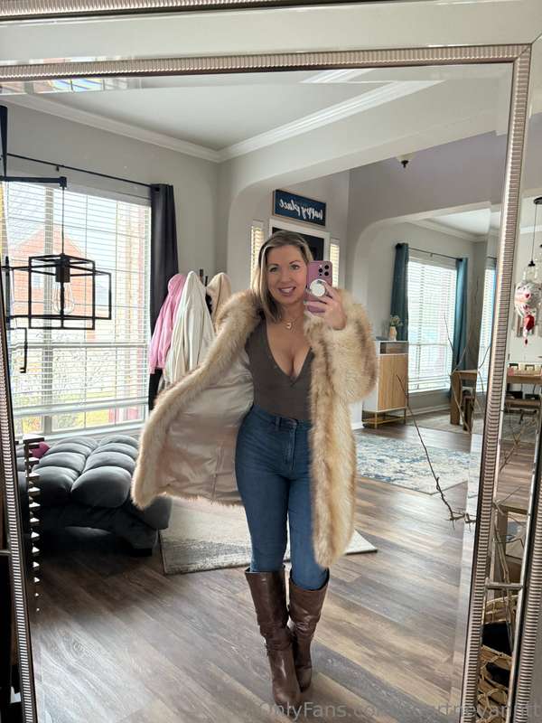 Does it look better with our without the coat? 😍