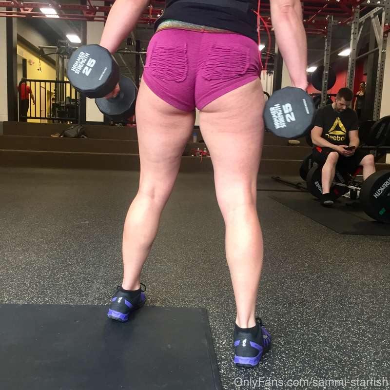 Some dumbbell lunges for the booty gains. Everytime I wear s.. 16