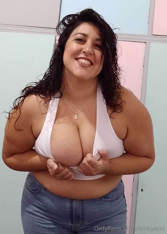 I have a question... Can you help me? Which top do you like ..