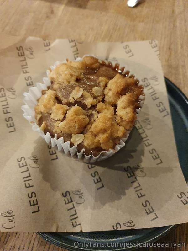 Yes, yes, I went to a coffee shop and had a nice apple crumb..