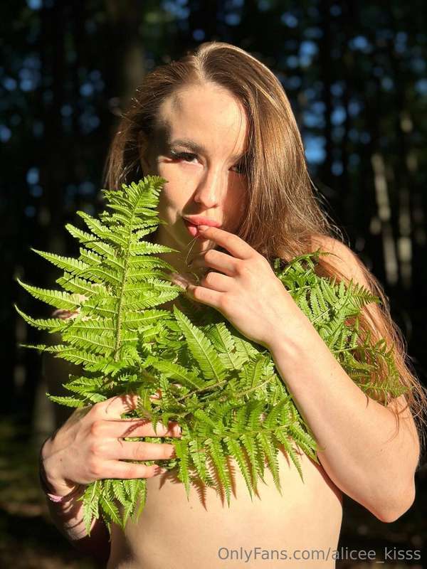 There's beauty in everything, but not everyone sees it 💚 3