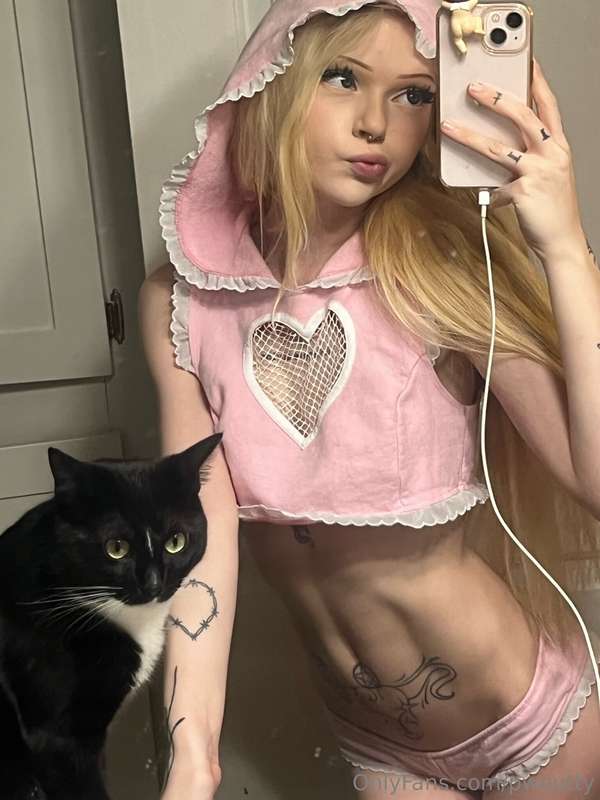 say hi to my kitty :3