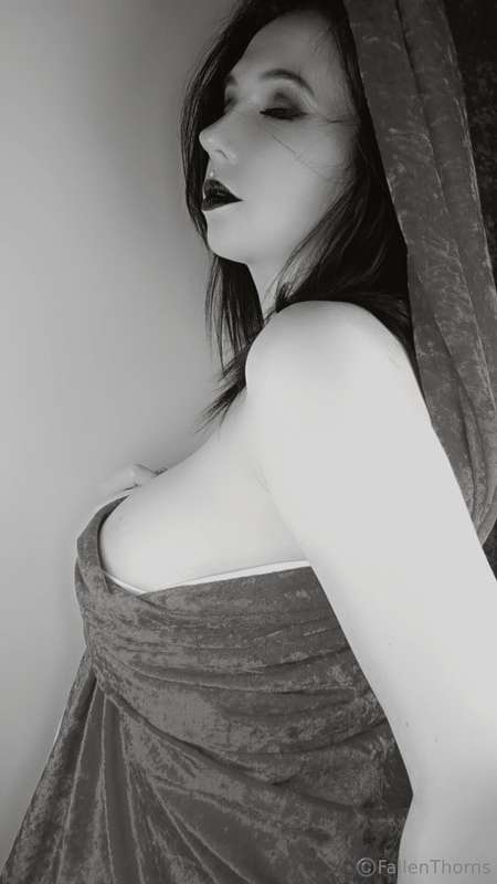 Fallenthorns - Onlyfans - 17 May, 2025