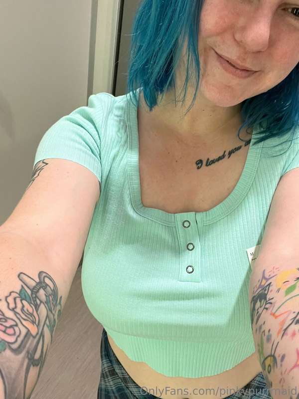 I love getting to try on cute clothes 🥰😍 1