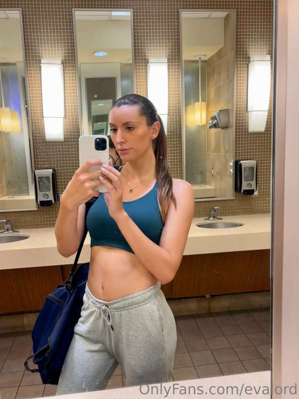 What did you guys think of my first sex video yesterday? 😈 C..
