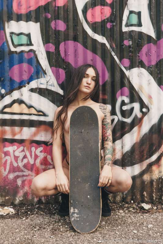 can I be your skater girl? 🌿 1