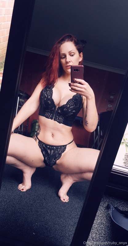 Gorgeous black front clasp set! The panties are so sexy! 😍🖤 1