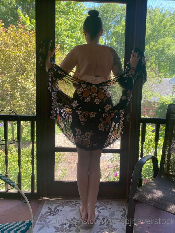 Happy weekend… my porch & garden are my favorite places to r..